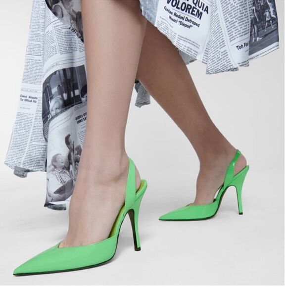The Attico Lola Patent Leather Pointed Toe Slingback Pumps in Fluo Green Size 38 - Picture 4 of 15